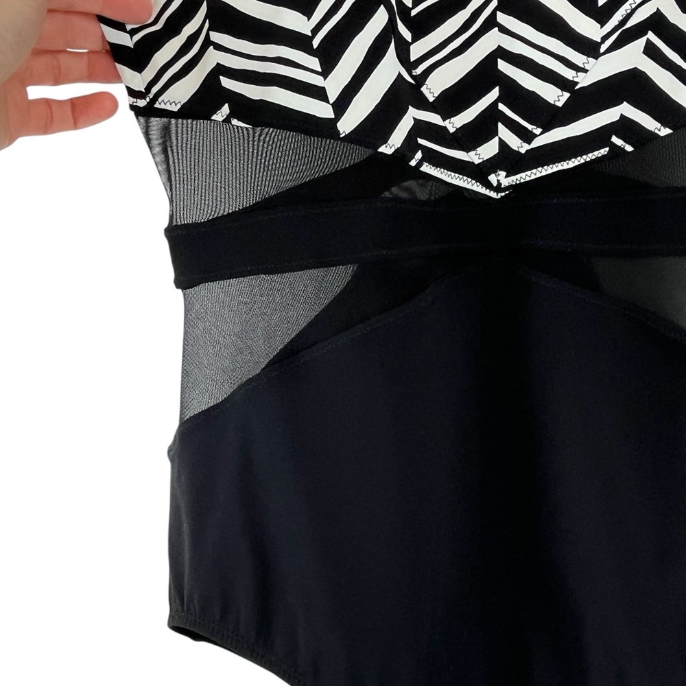 Profile by Gottex Marble Print One-Piece Swimsuit Black White Sz 14 - Picture 9 of 14